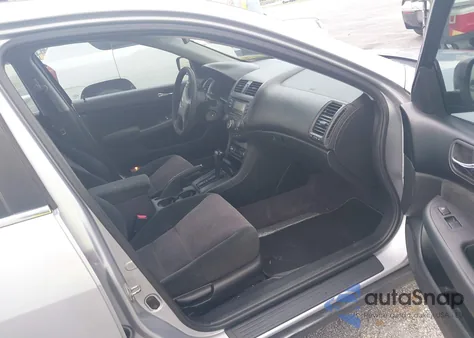 2004 Honda Accord 2.4 Lx z USA, uszkodzony, nr VIN 1HGCM56384A146860